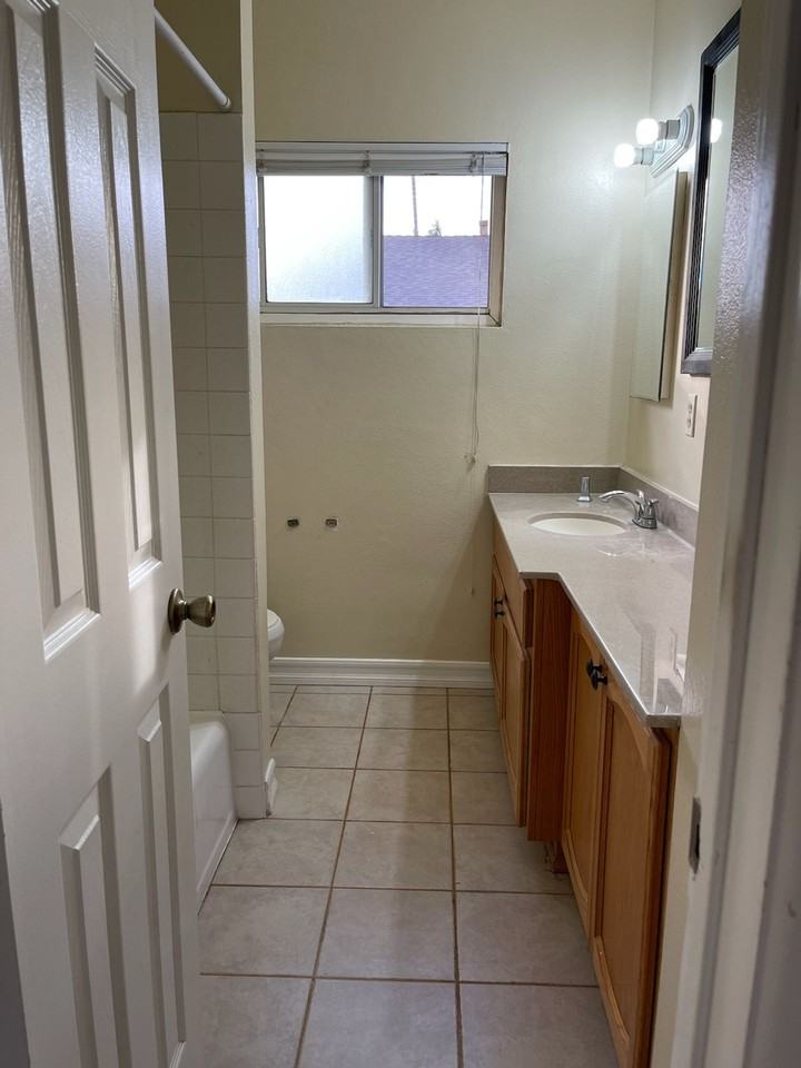 1 bed 1 bath in Fullerton - Photo 7 of 12