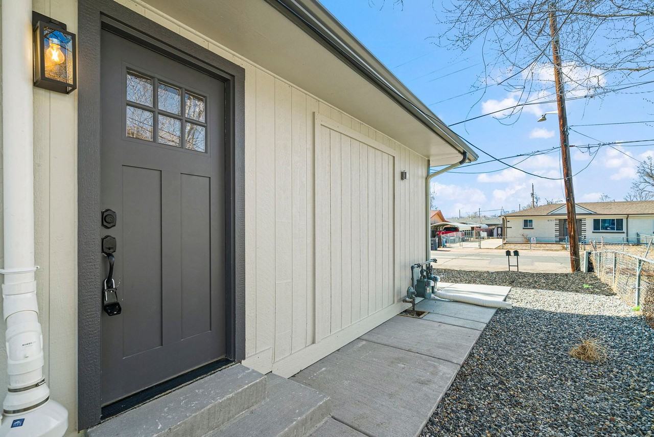 6366 1/2 Julian St - Photo 2 of 11