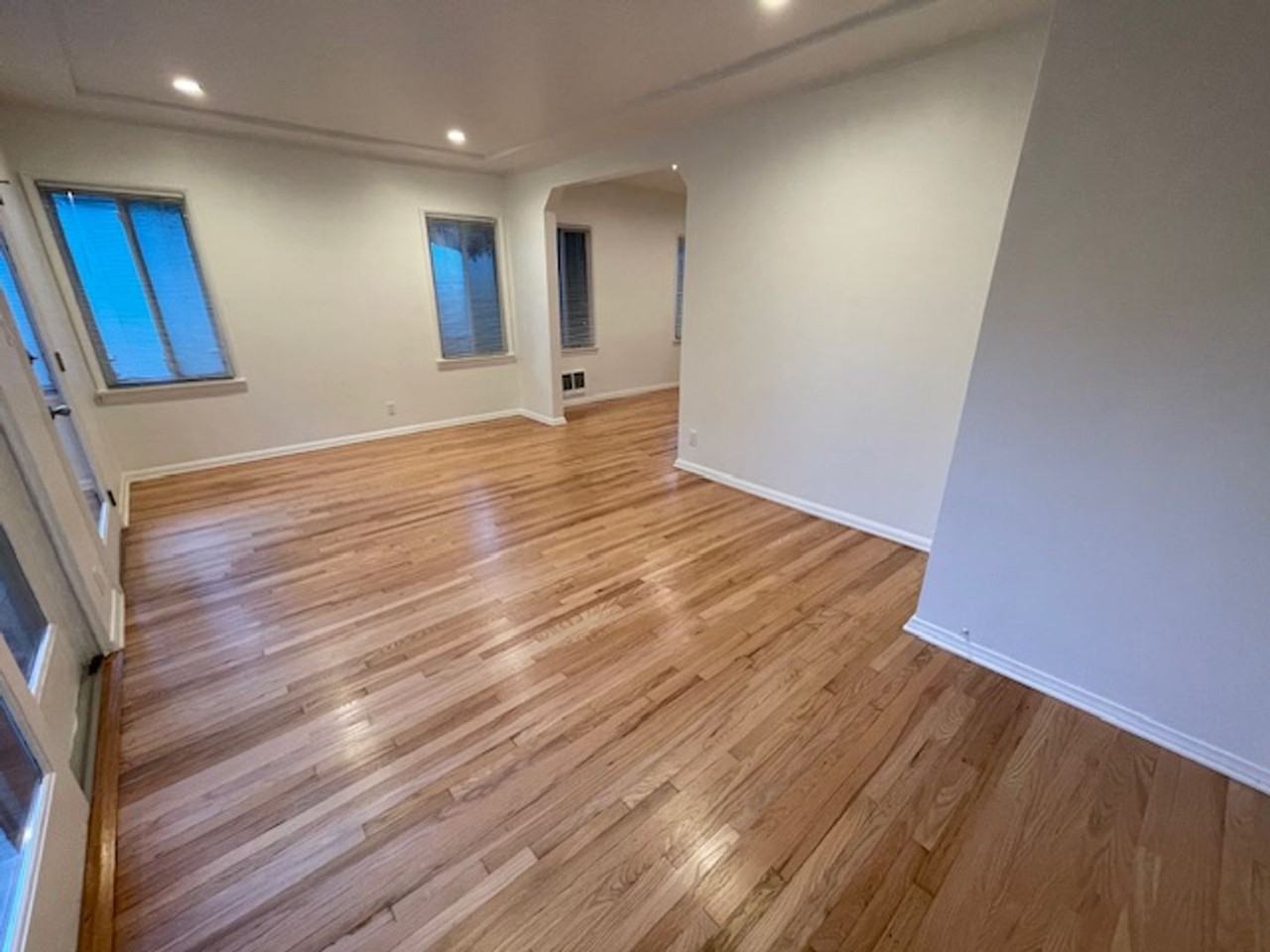 41-47 Thornton Ave - Photo 5 of 32