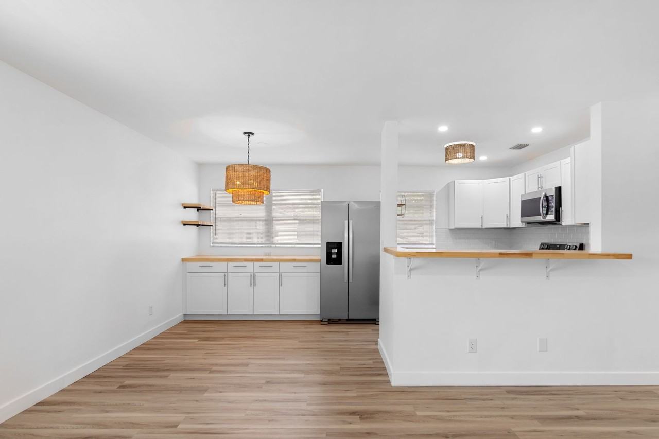 37 Pine Arbor Ln #202 - Photo 2 of 8