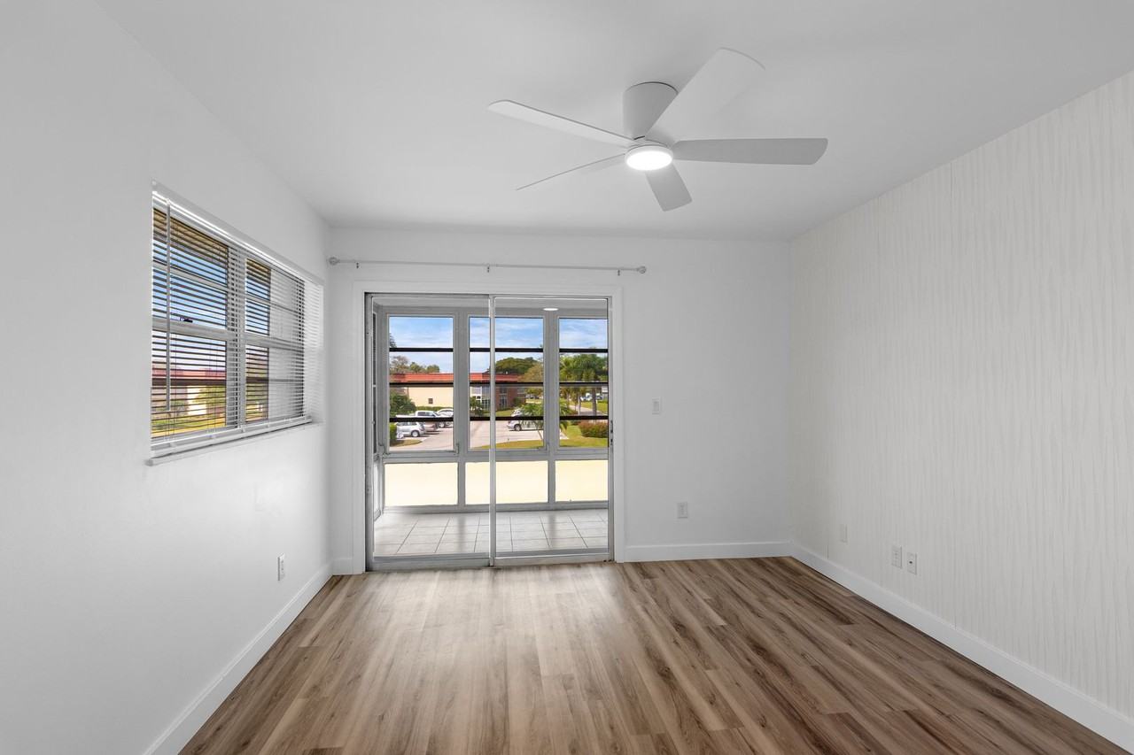 37 Pine Arbor Ln #202 - Photo 4 of 8