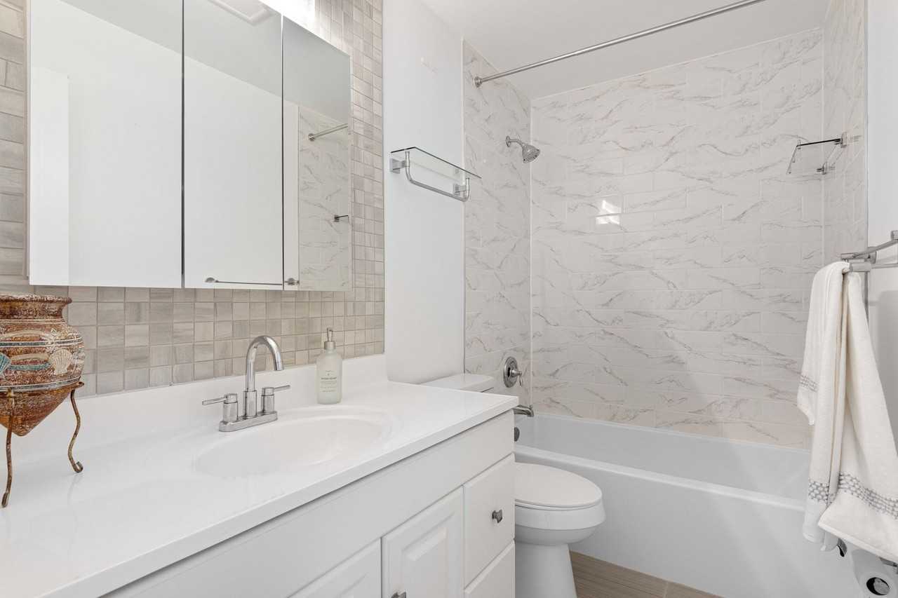 37 Pine Arbor Ln #202 - Photo 5 of 8