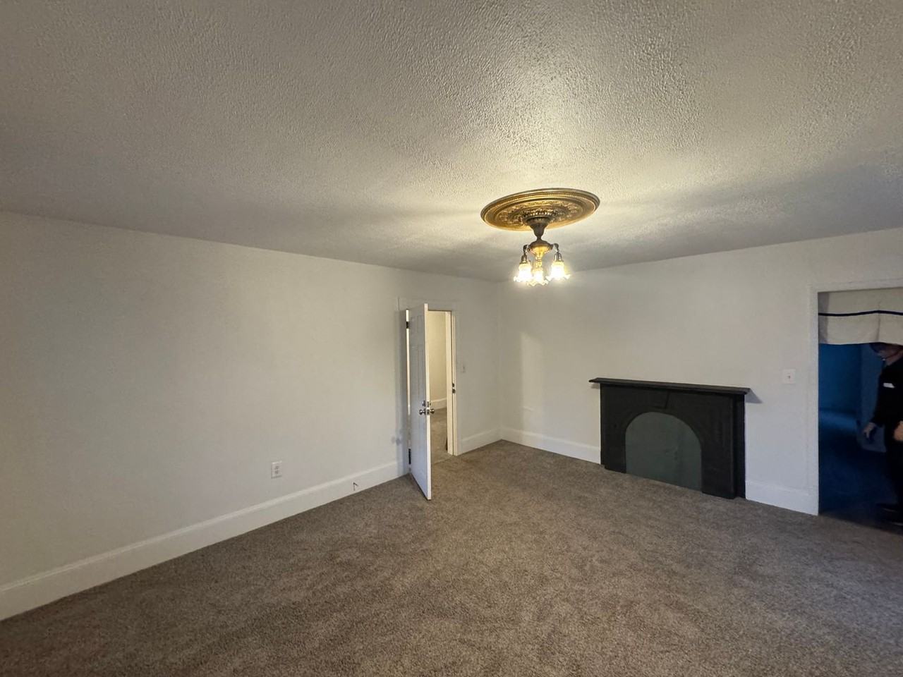 109 S Washington St - Photo 3 of 13
