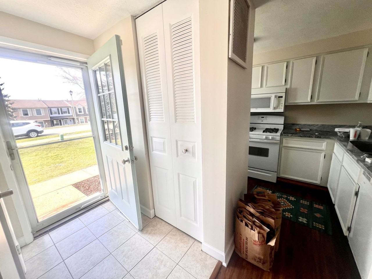 406 Bonnie Brae Dr - Photo 5 of 25