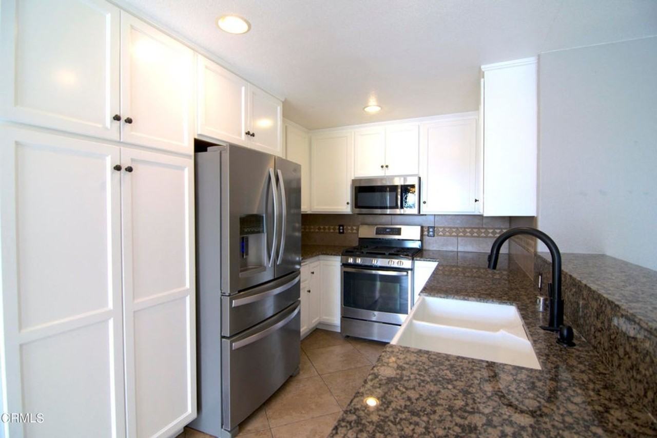 654 Holmes Ave - Photo 6 of 21