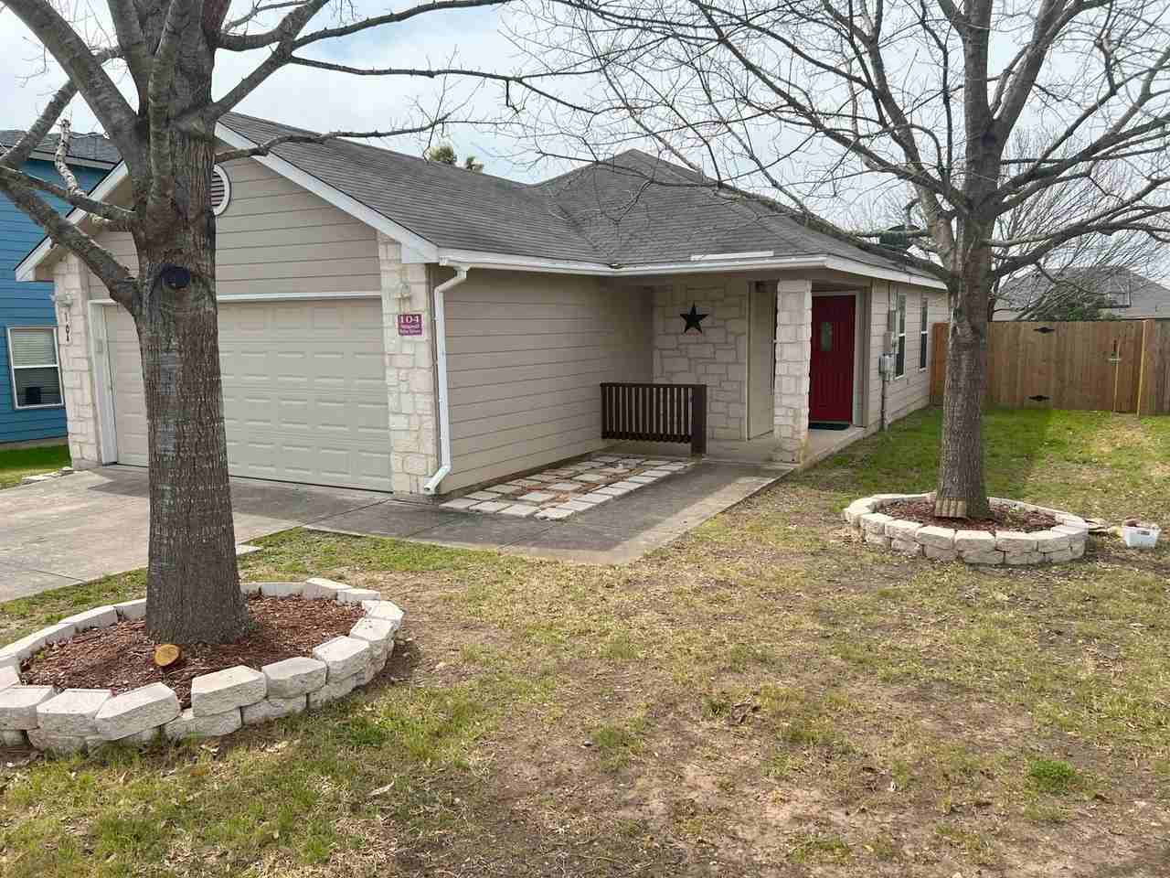 104 Briar St - Photo 2 of 18