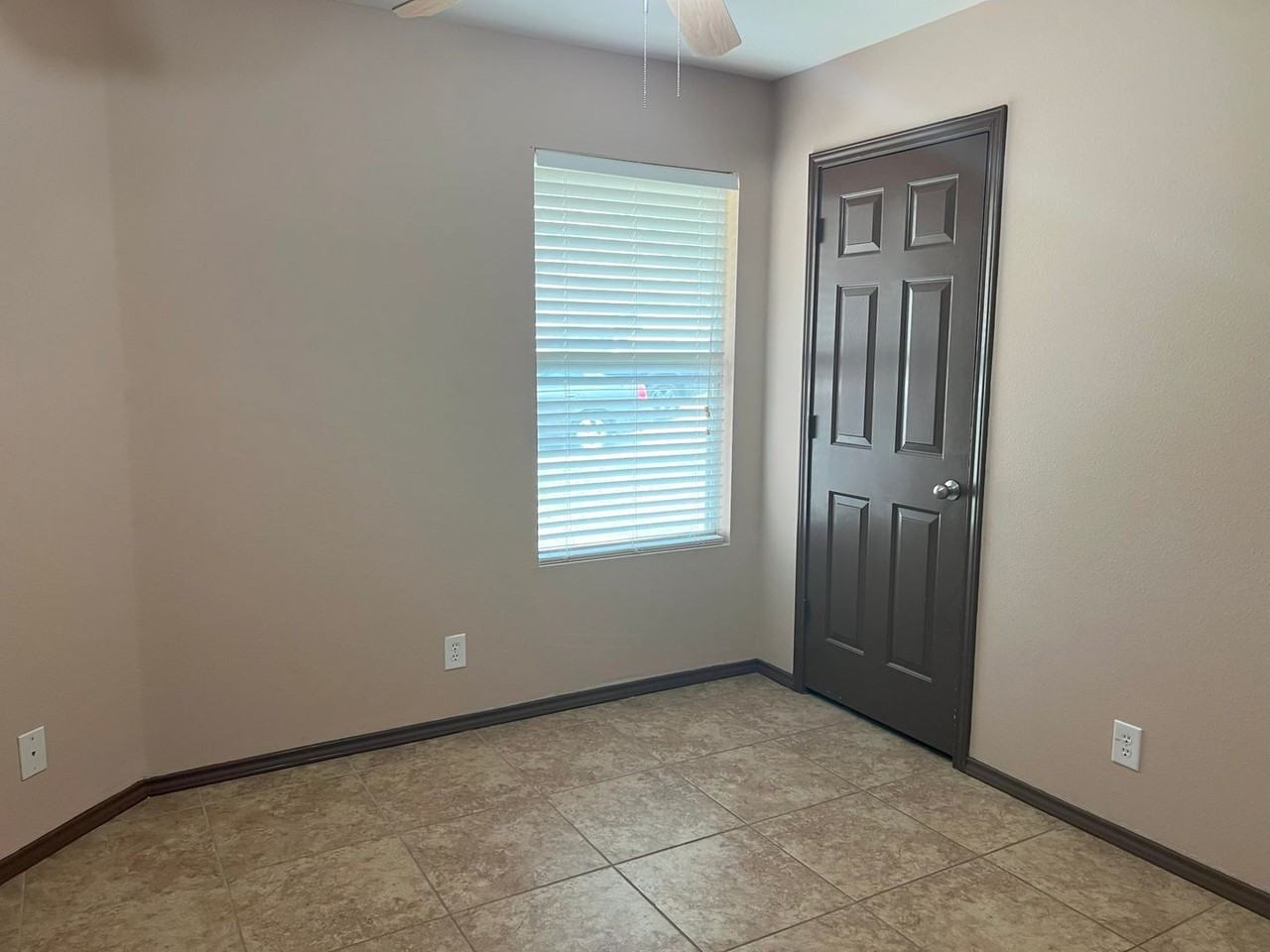 104 Briar St - Photo 5 of 18