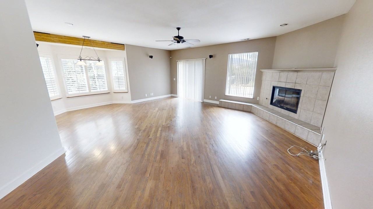 1245 Ruby Ct - Photo 3 of 23