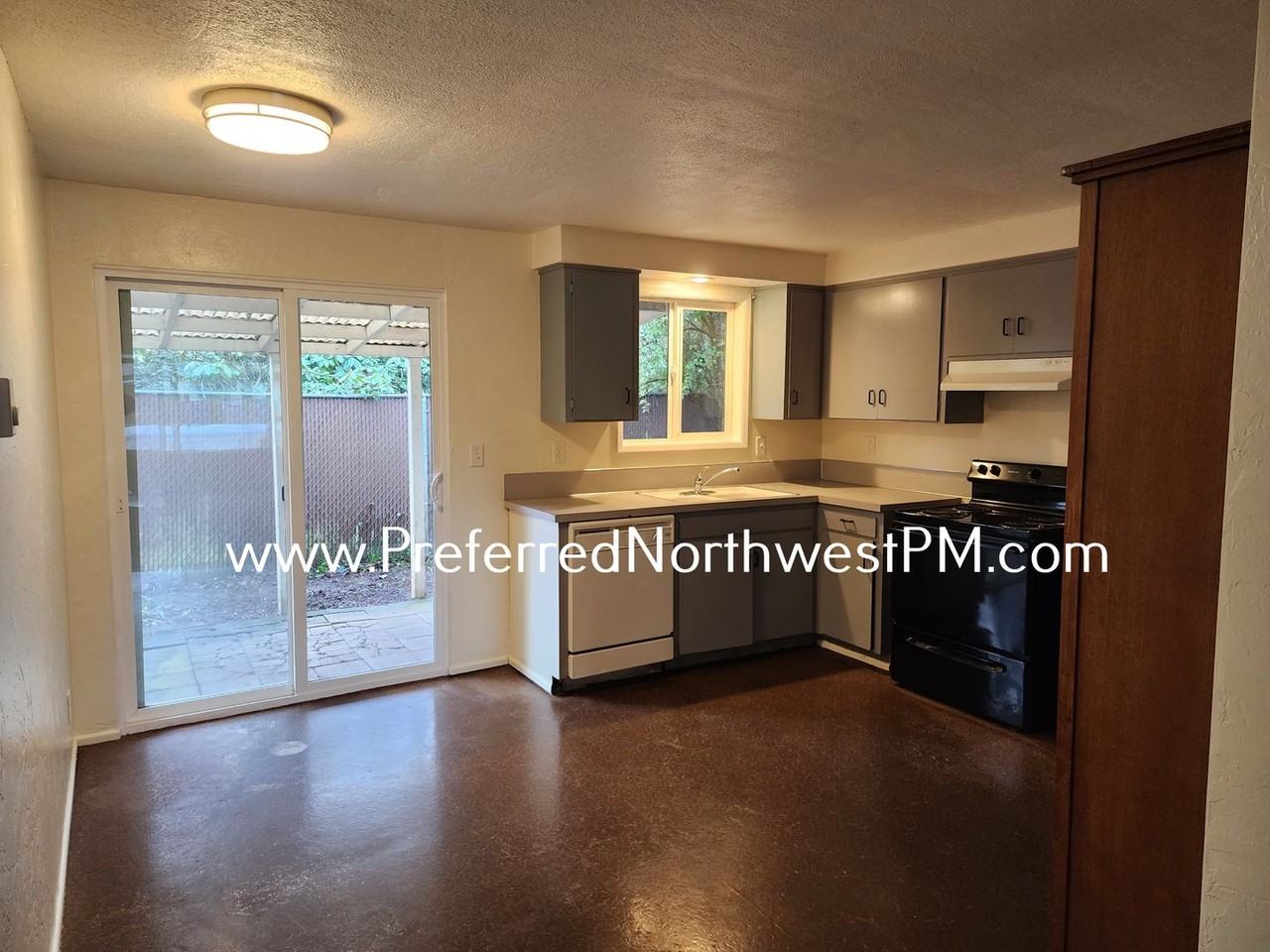 154 Howard Ave - Photo 3 of 9