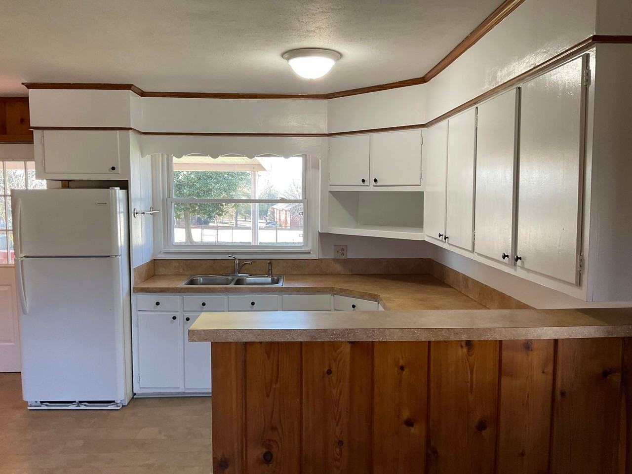 1804 Country Club Rd - Photo 5 of 20