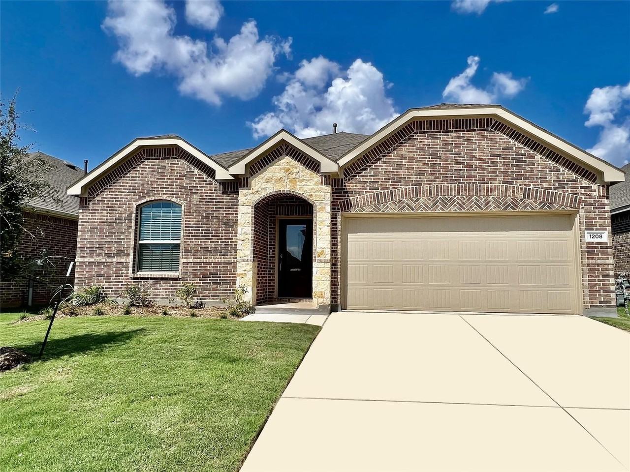 1208 Sequoia Ln - Photo 2 of 39