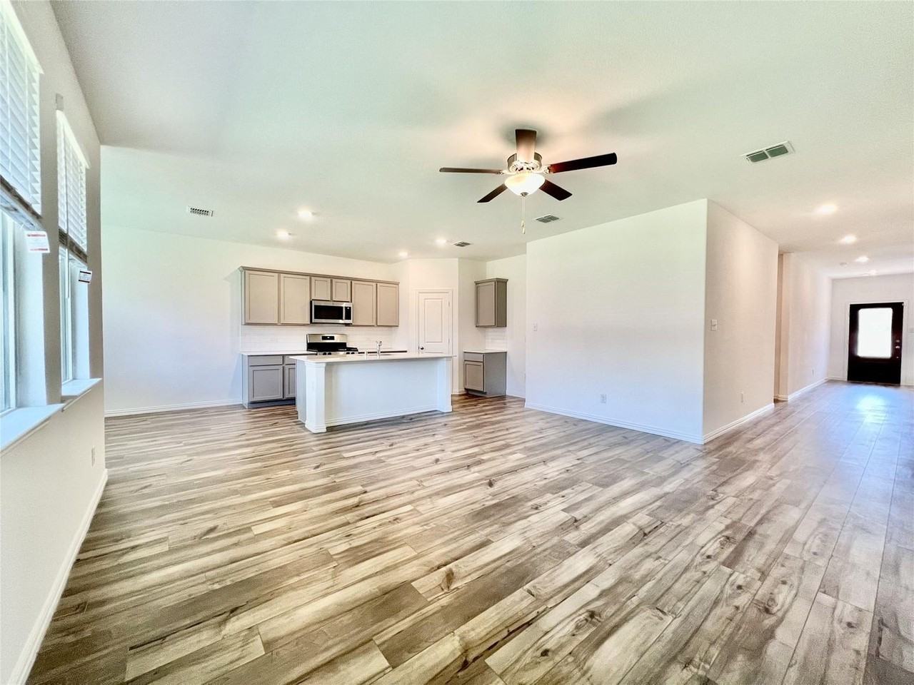 1208 Sequoia Ln - Photo 3 of 39