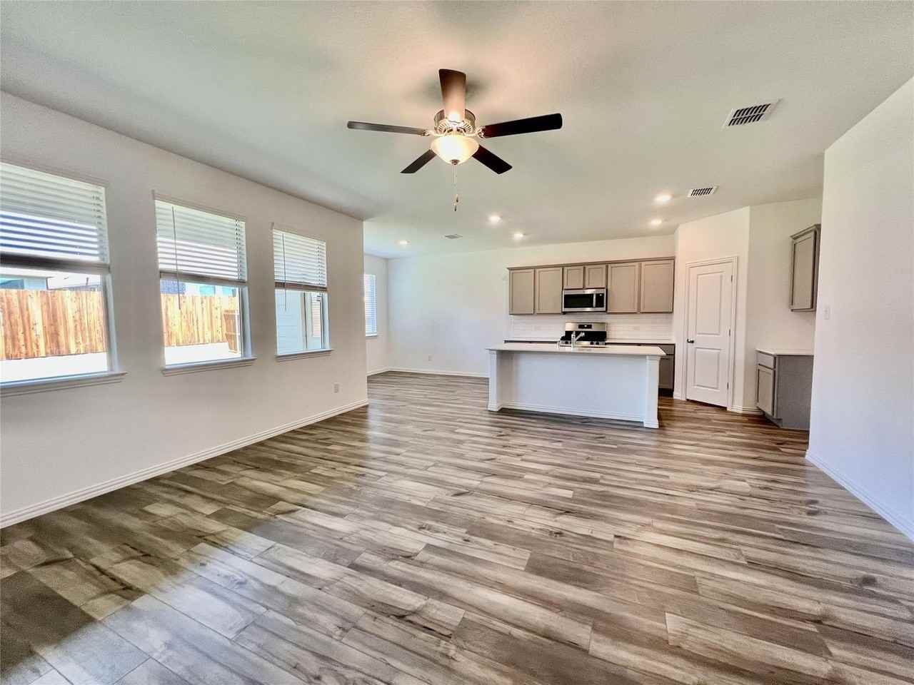 1208 Sequoia Ln - Photo 4 of 39