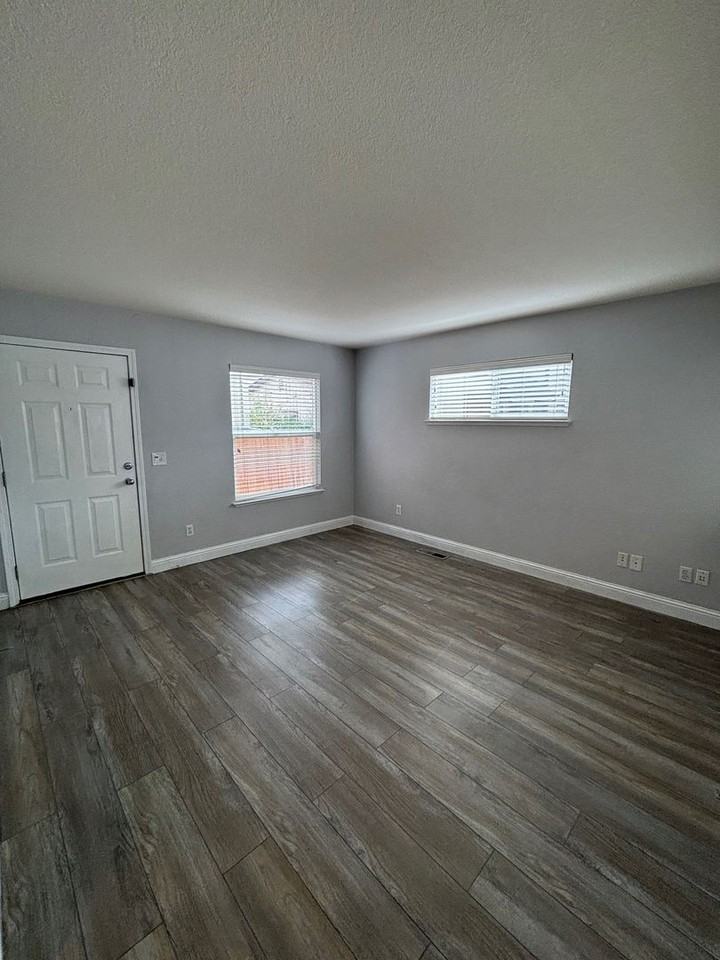 210 Pine Ct, LarkfieldWikiup, CA 95403 2 Bedroom House for