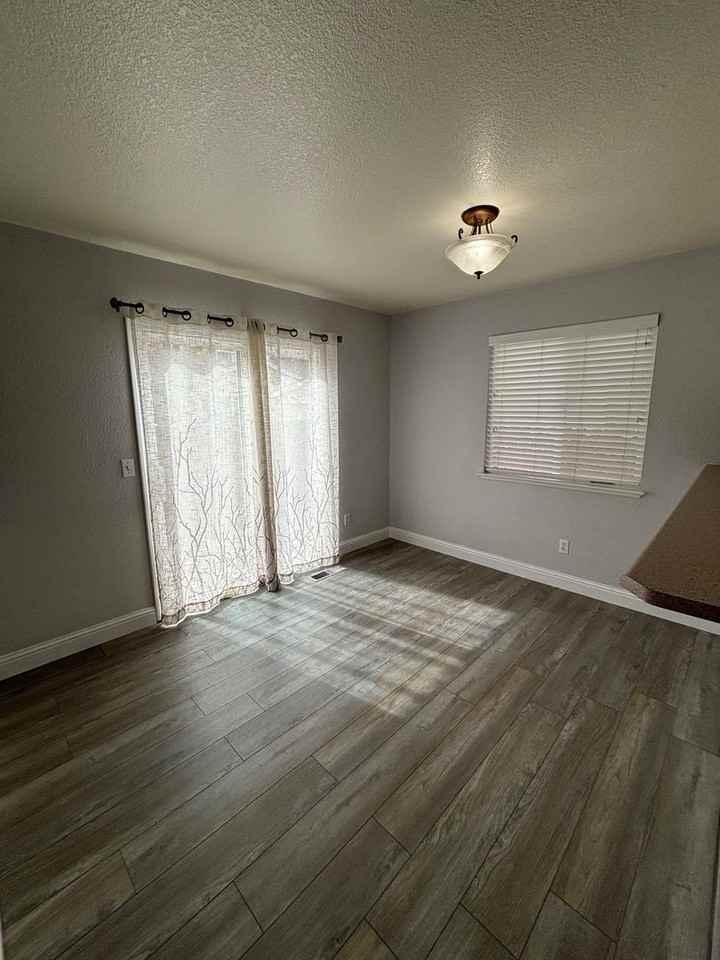 210 Pine Ct, LarkfieldWikiup, CA 95403 2 Bedroom House for