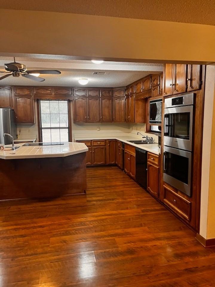 102 Lonnie Raker Ln - Photo 3 of 10