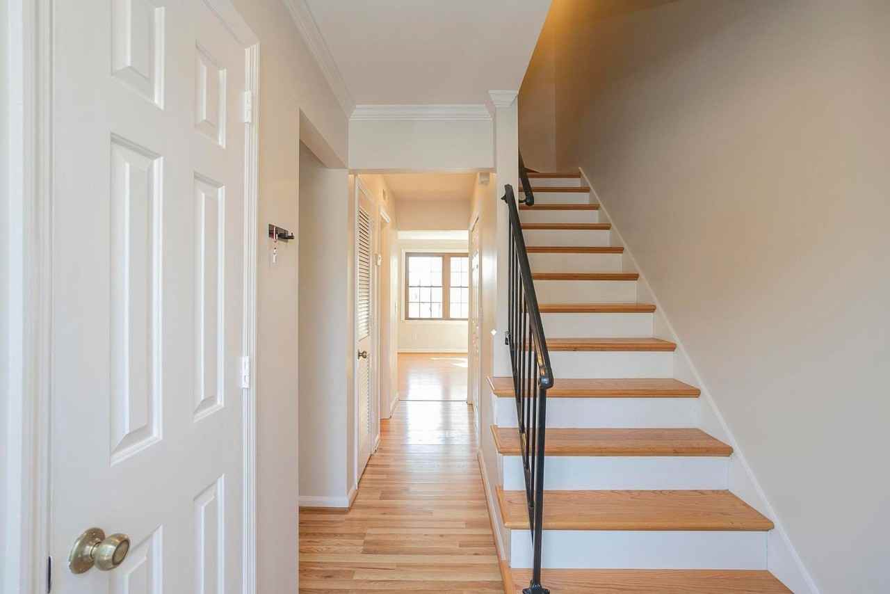 614 Brentwood Pt - Photo 2 of 28