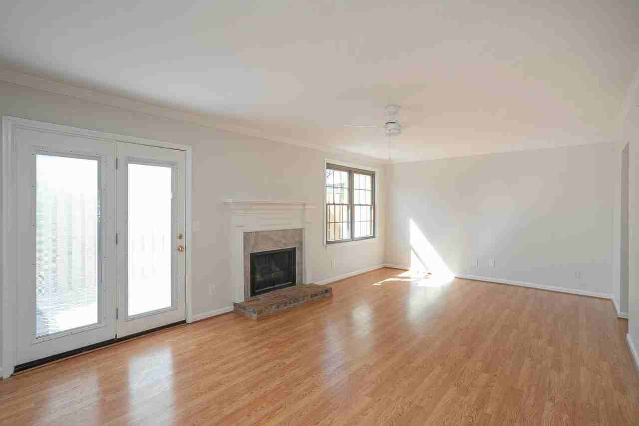 614 Brentwood Pt - Photo 3 of 28