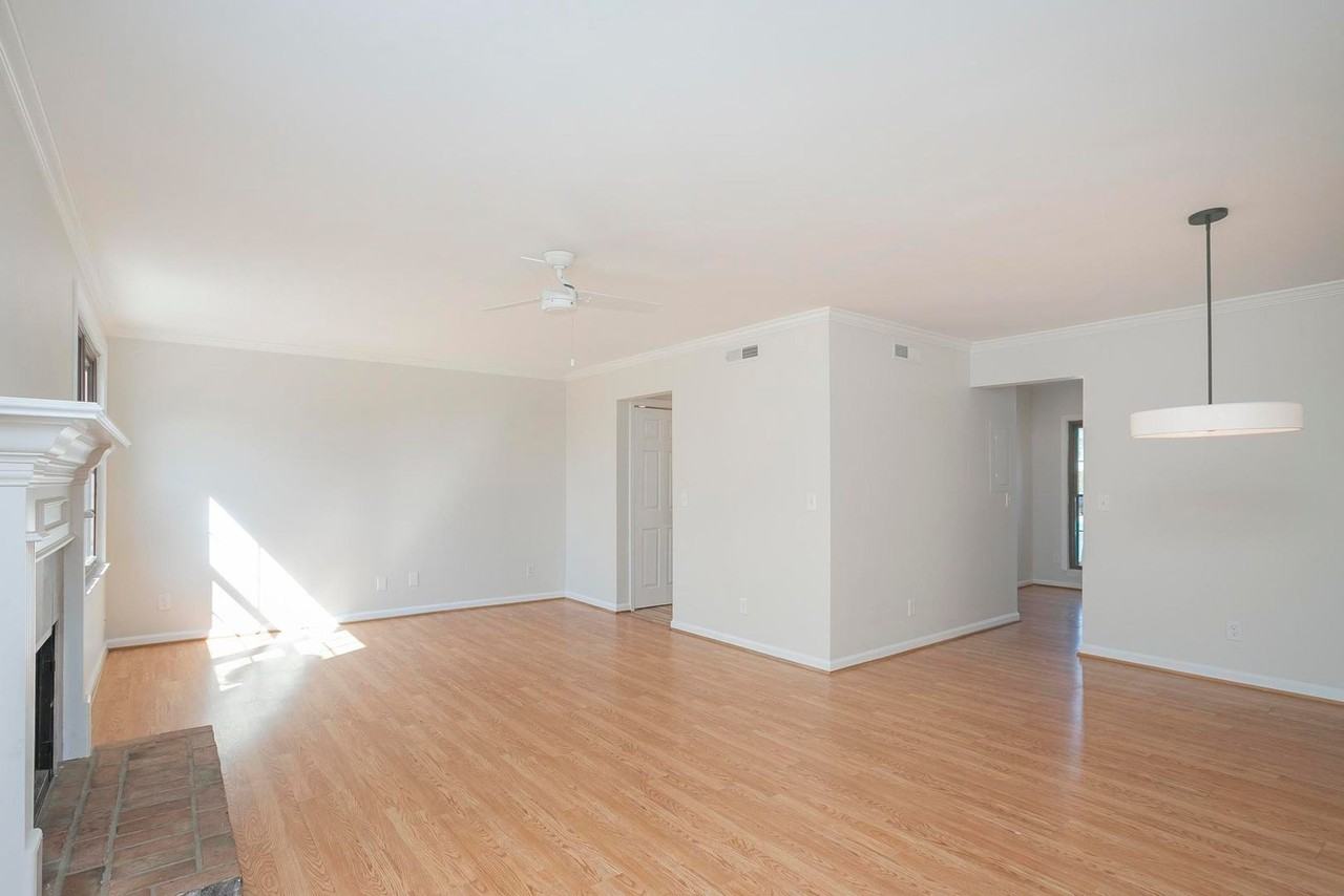 614 Brentwood Pt - Photo 4 of 28