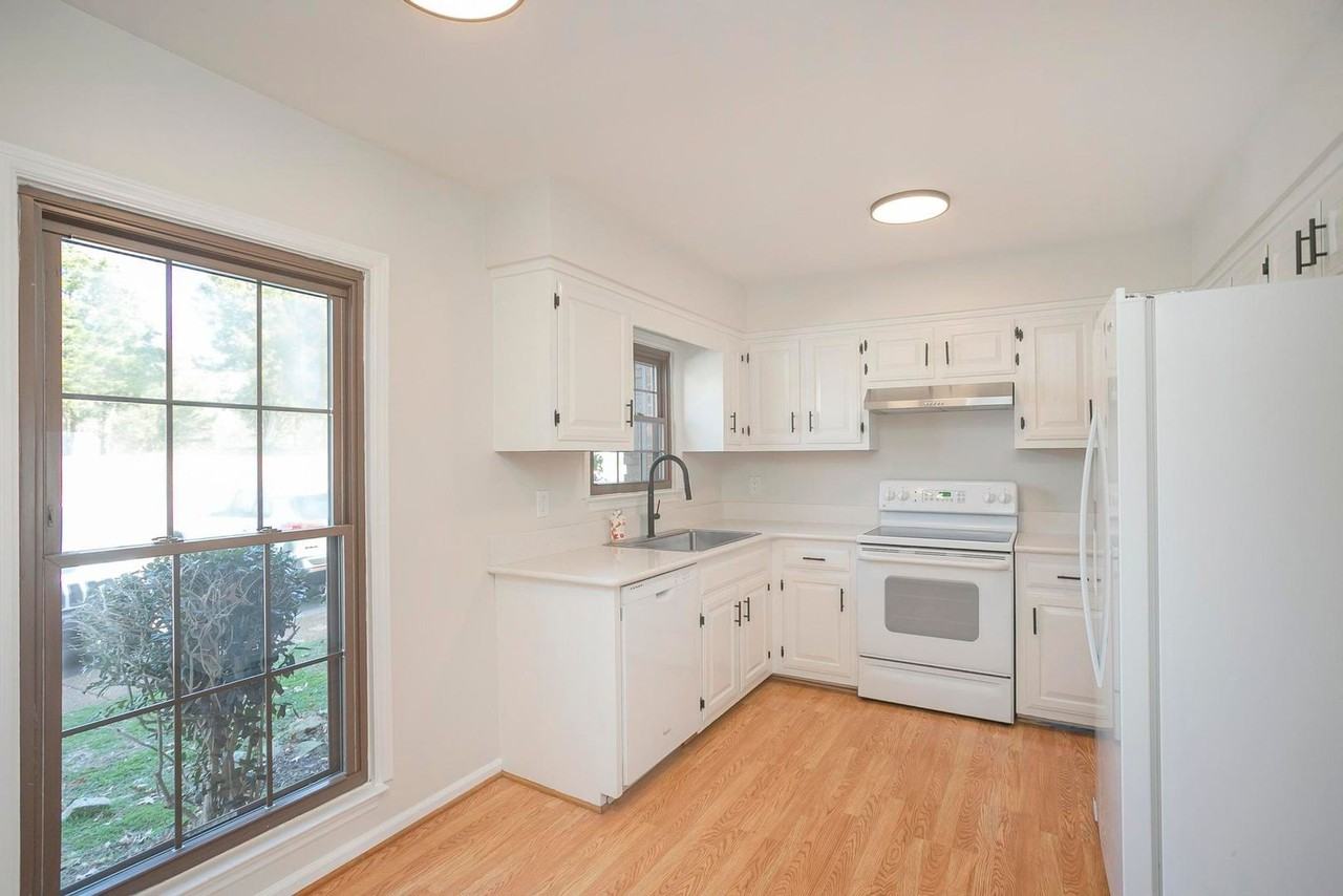 614 Brentwood Pt - Photo 7 of 28