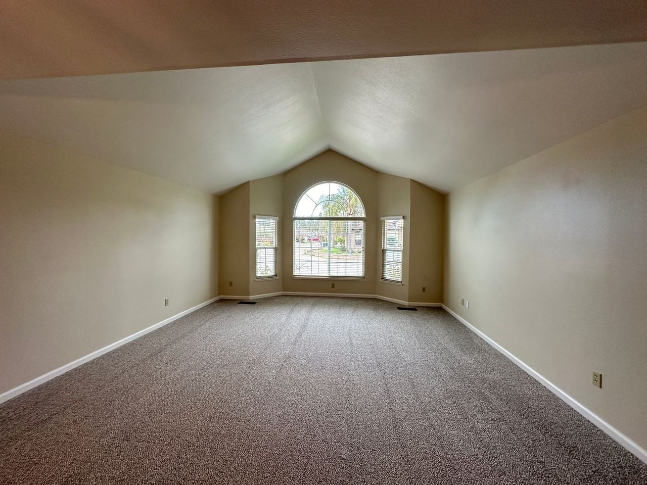 1780 Paddock Ln - Photo 7 of 45