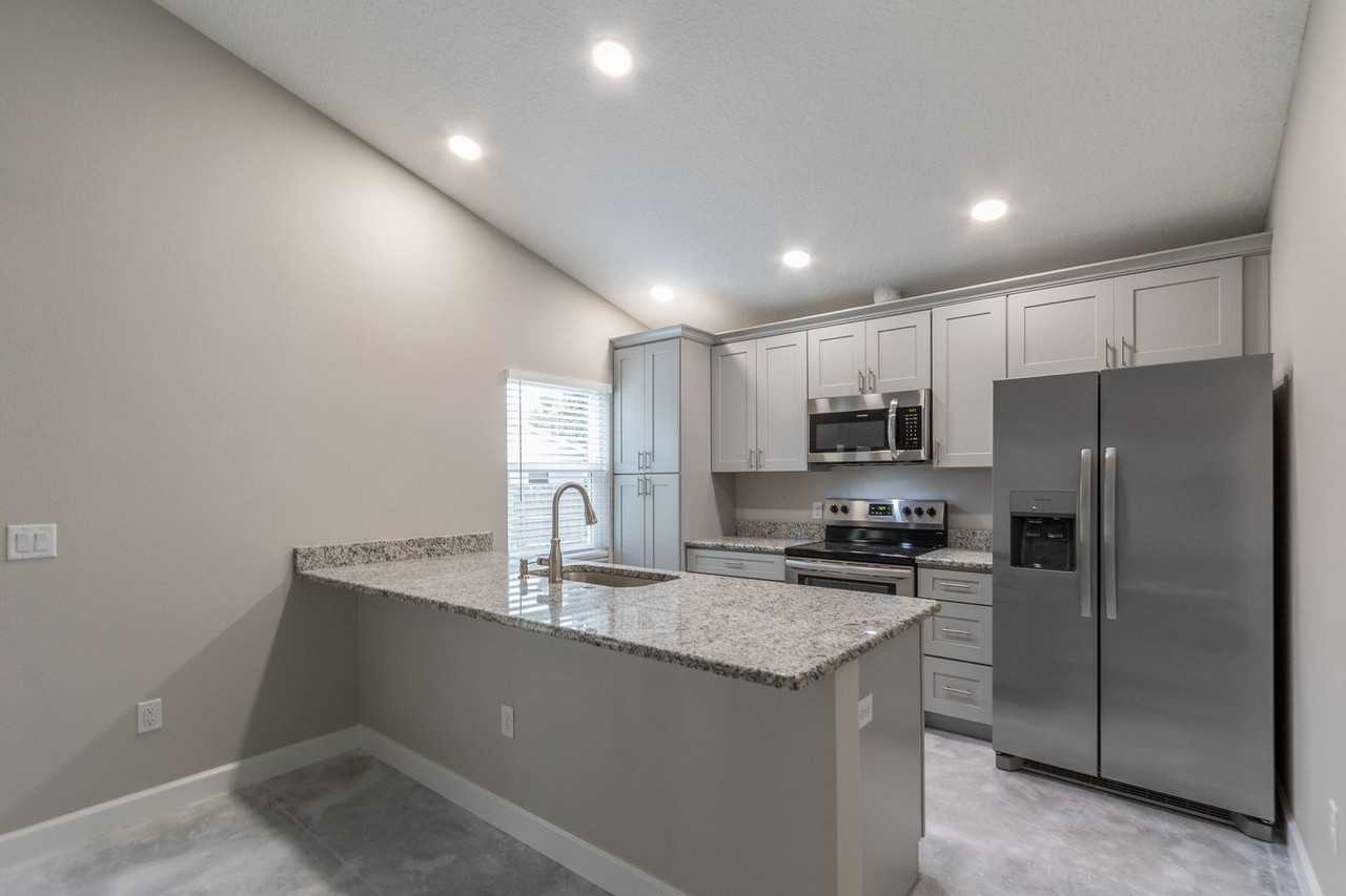 23900 Oak Ln - Photo 2 of 15