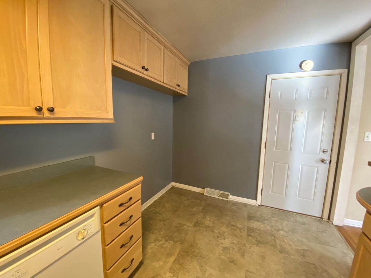 1909 Hayes Dr - Photo 2 of 8