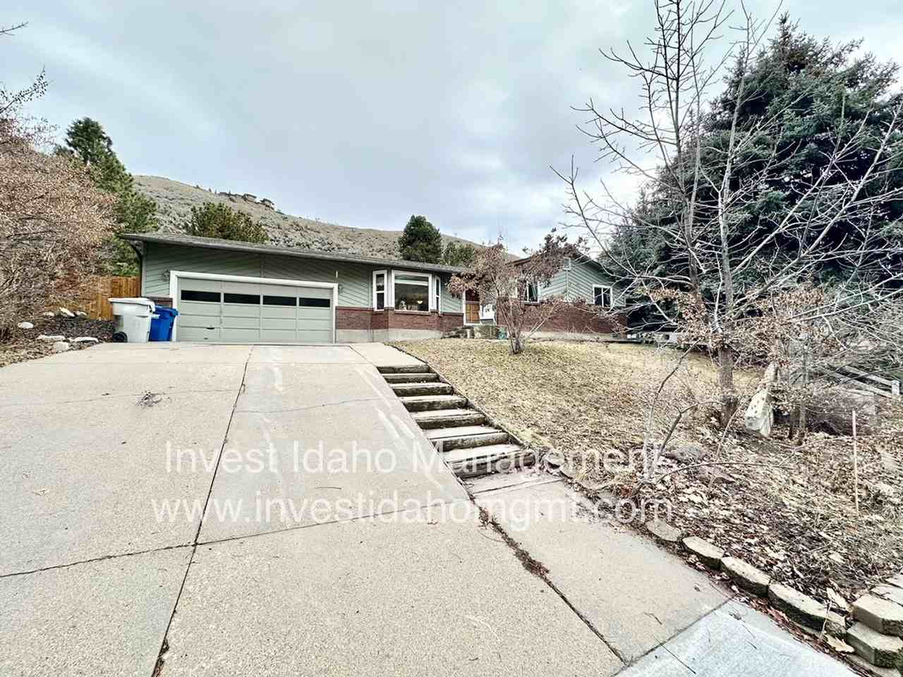 5598 N Collister Dr - Photo 3 of 39