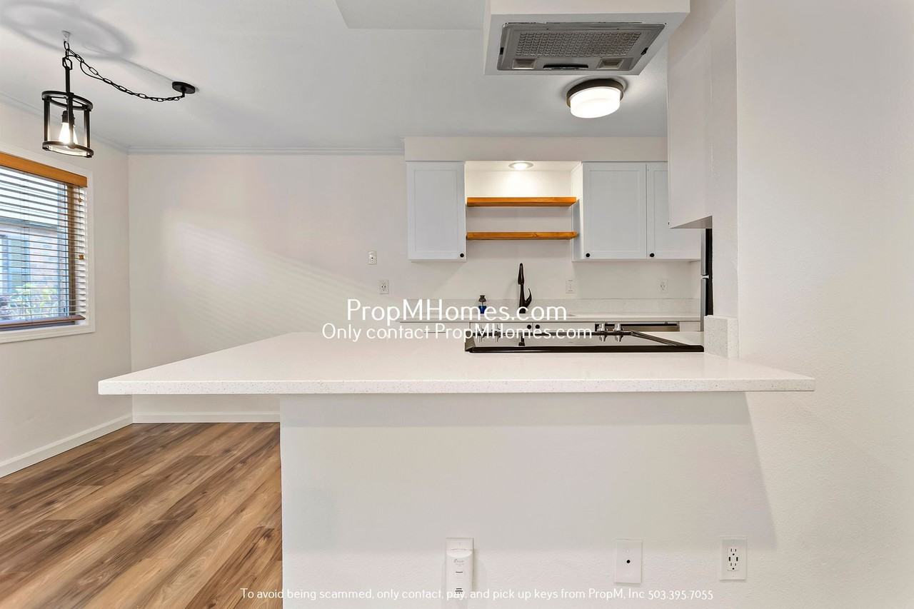 325 Se 32nd Ave - Photo 6 of 22