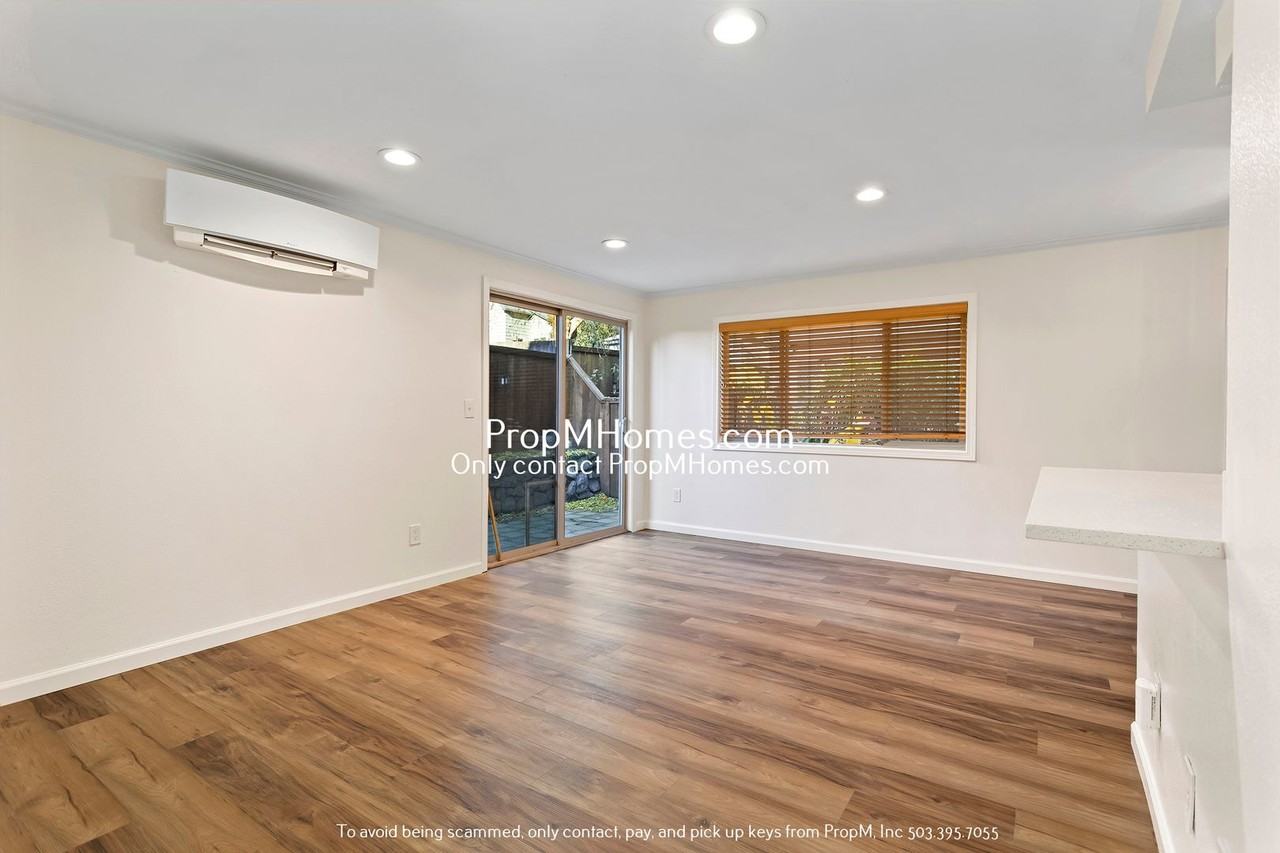 325 Se 32nd Ave - Photo 4 of 22