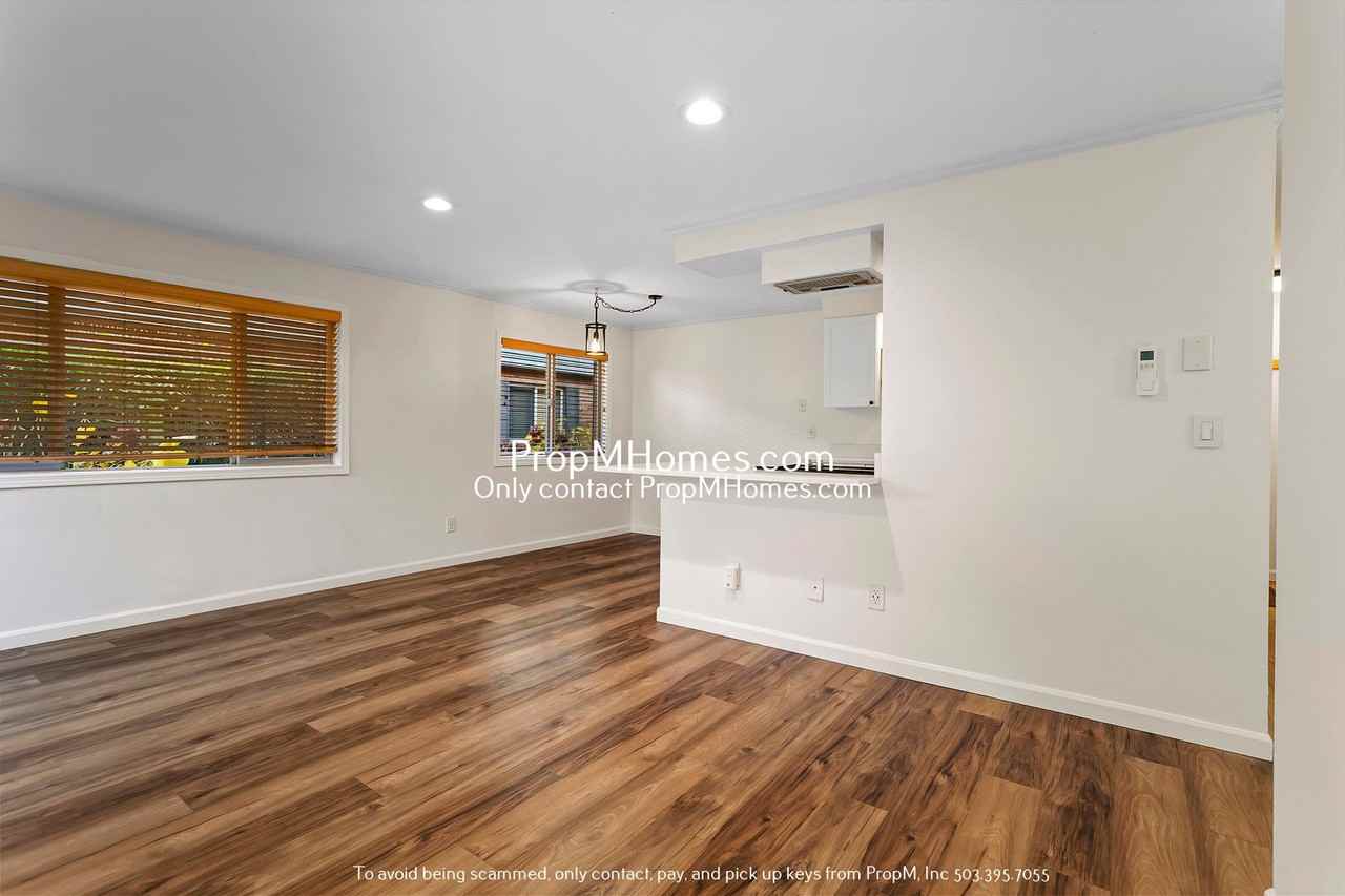 325 Se 32nd Ave - Photo 3 of 22