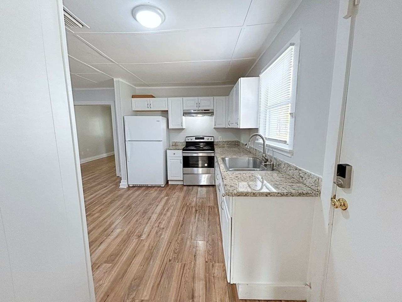 317 Glenmore Ave - Photo 4 of 22