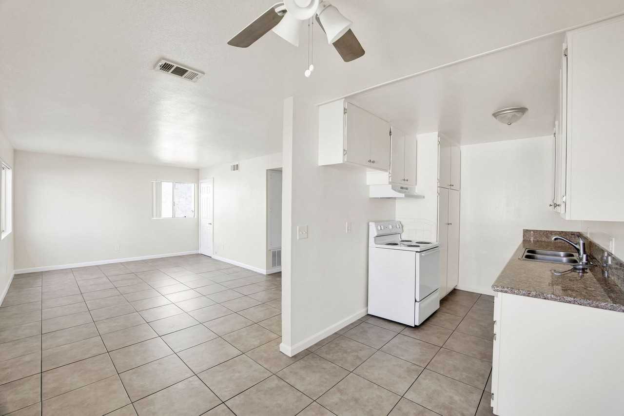 25268 - 25269 Park Avenue - Photo 3 of 50