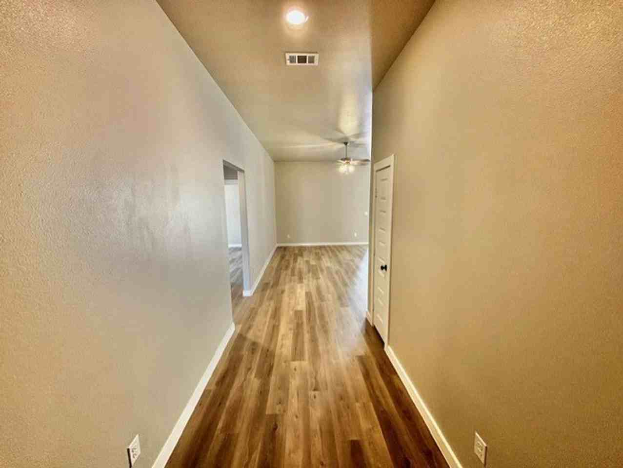 2612 Tiffin Ave - Photo 2 of 22