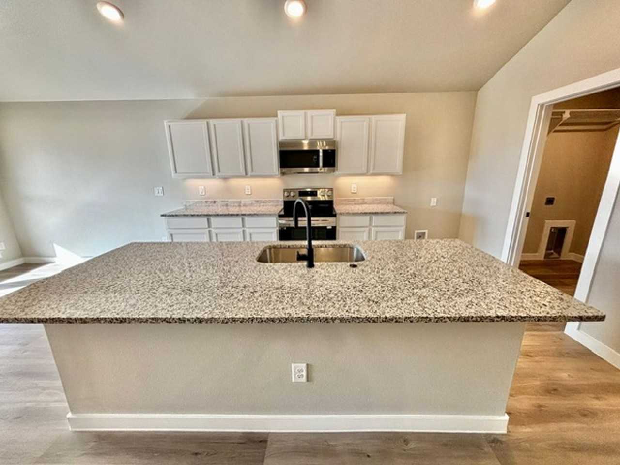 2612 Tiffin Ave - Photo 4 of 22