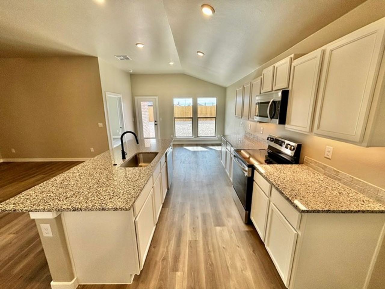 2612 Tiffin Ave - Photo 6 of 22
