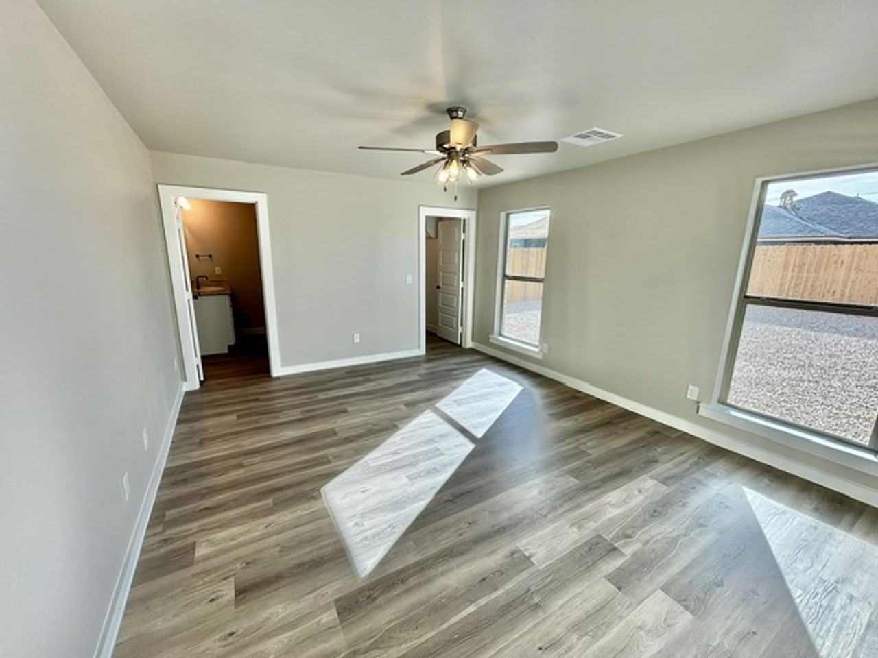 2612 Tiffin Ave - Photo 7 of 22
