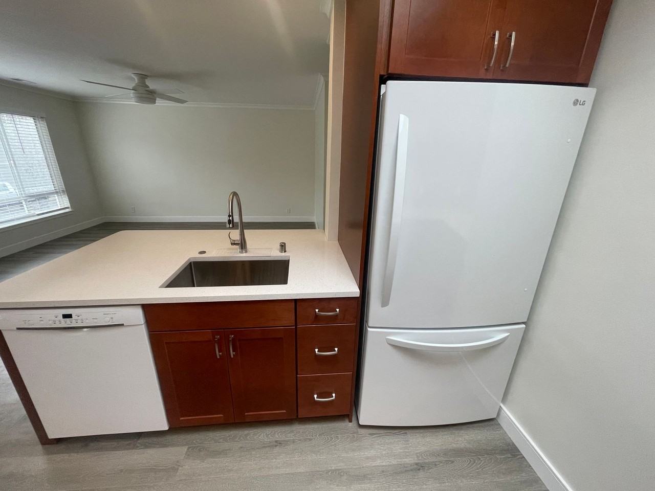 351 Trumbull St - Photo 3 of 18