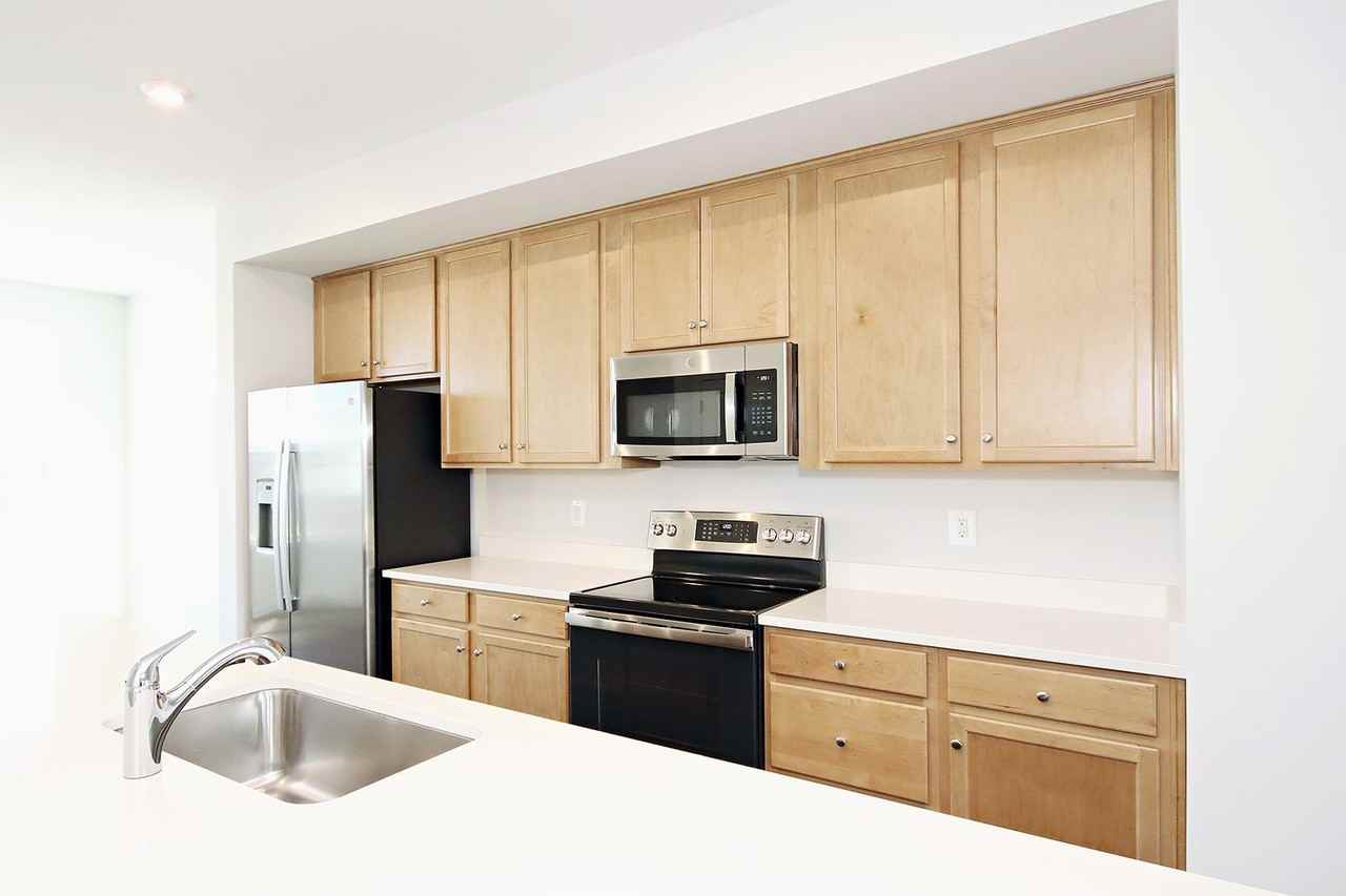 3230 Hudson St - Photo 3 of 21