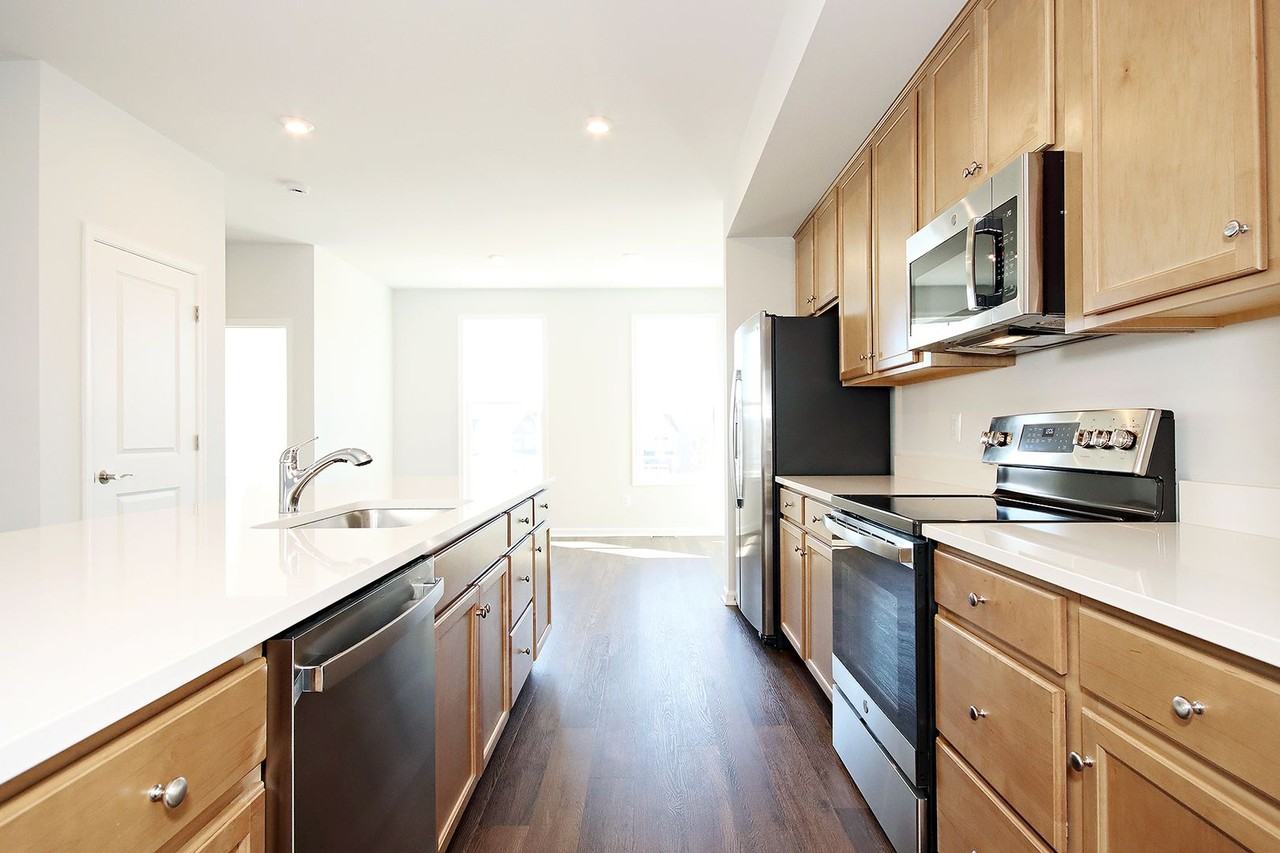 3230 Hudson St - Photo 4 of 21