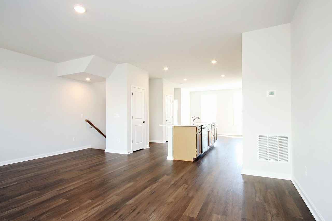 3230 Hudson St - Photo 6 of 21