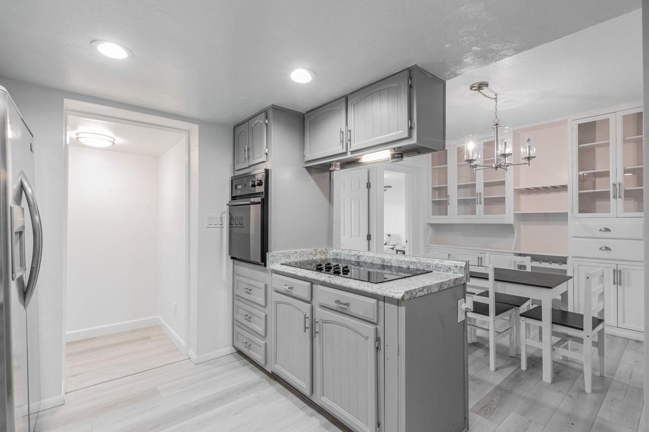 N Ironwood - Photo 2 of 9