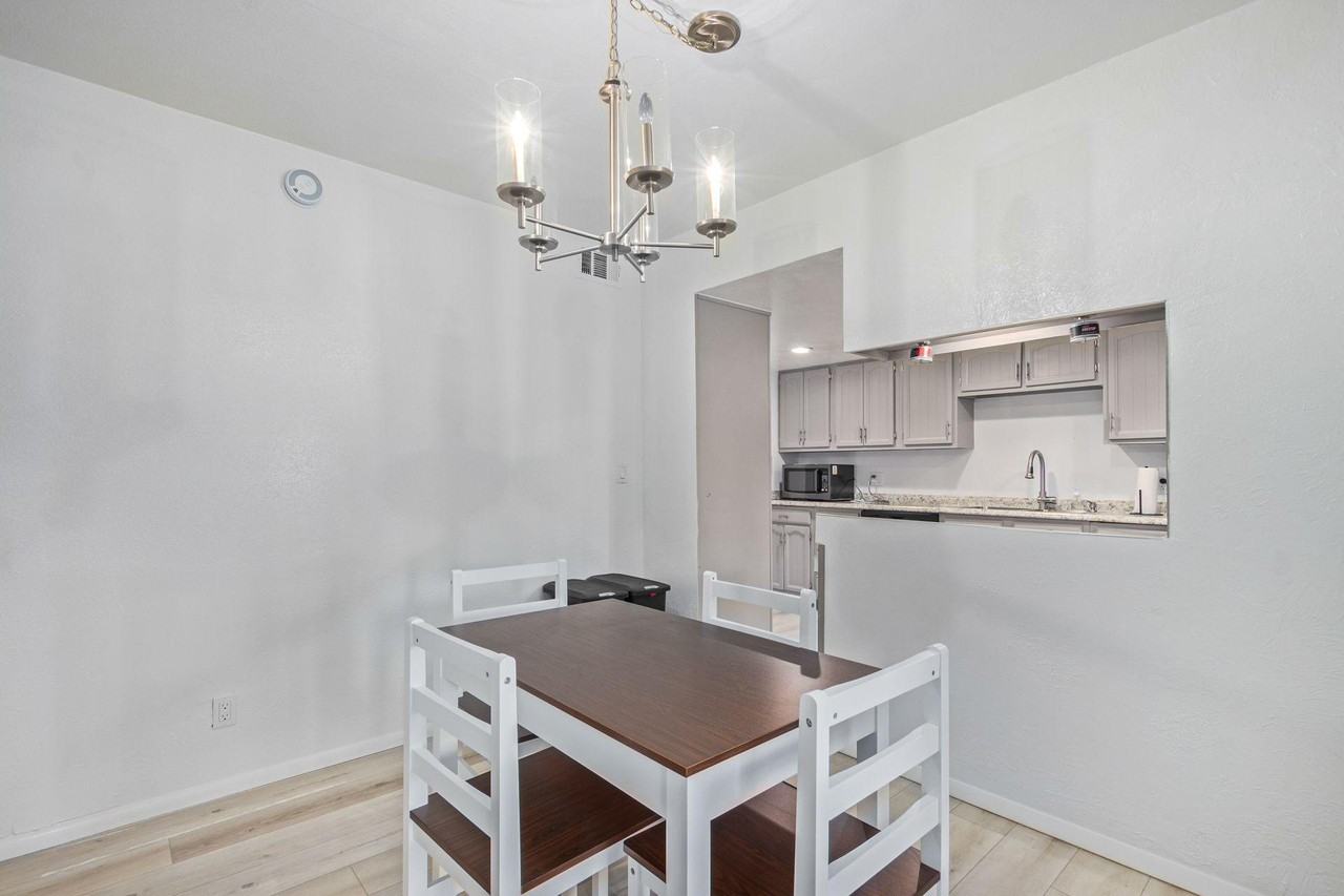 N Ironwood - Photo 3 of 9