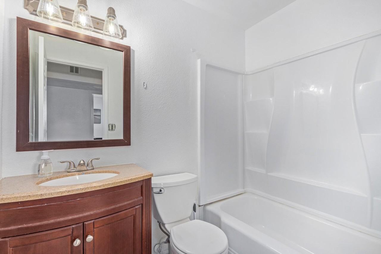 N Ironwood - Photo 7 of 9