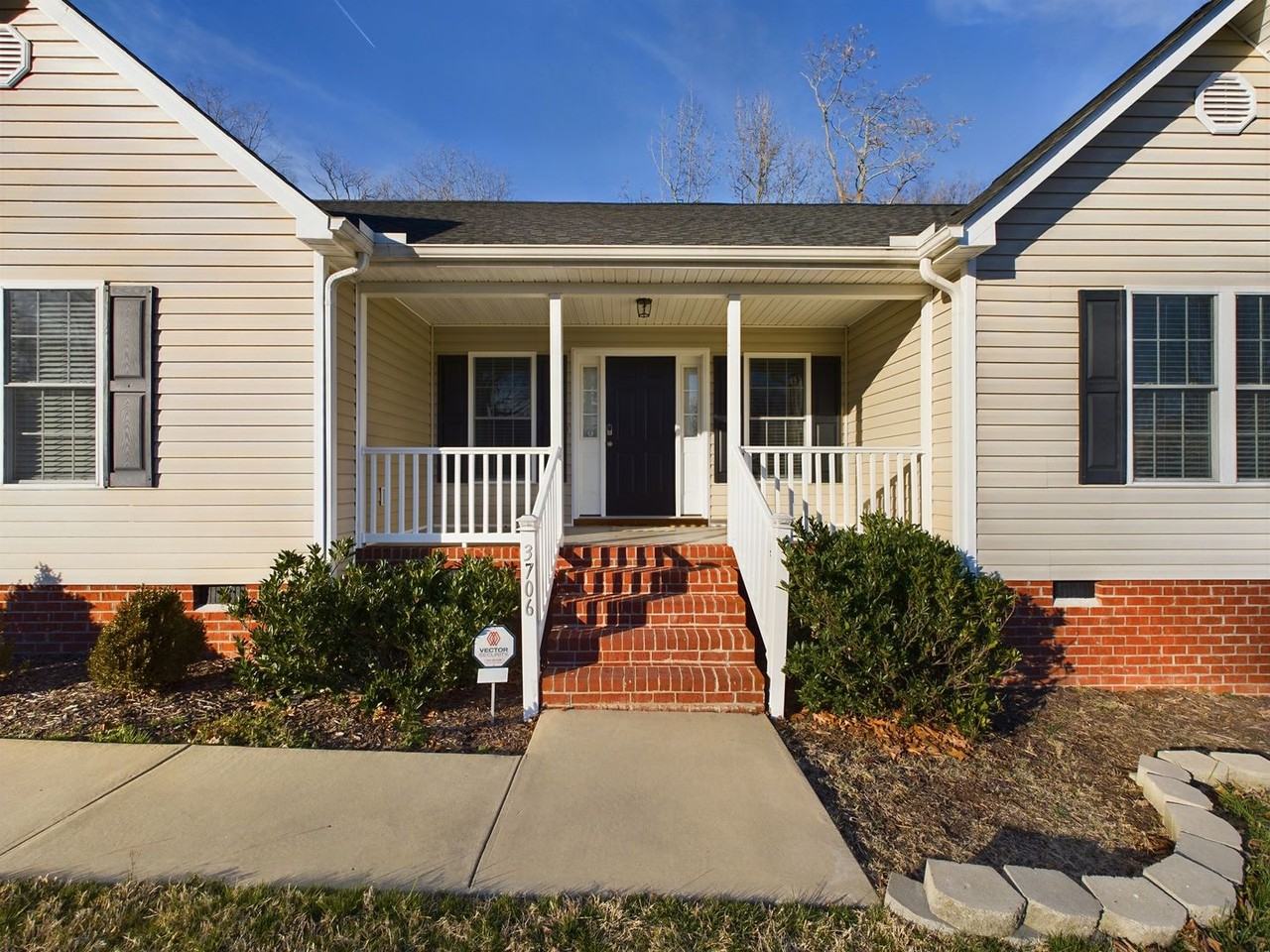 3706 Perthshire Ln - Photo 2 of 31