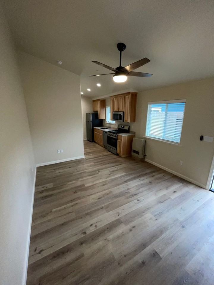 1121 Chelsea Way - Photo 3 of 8