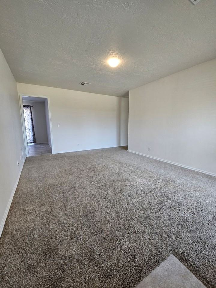 1345 Columbia Cir - Photo 3 of 17