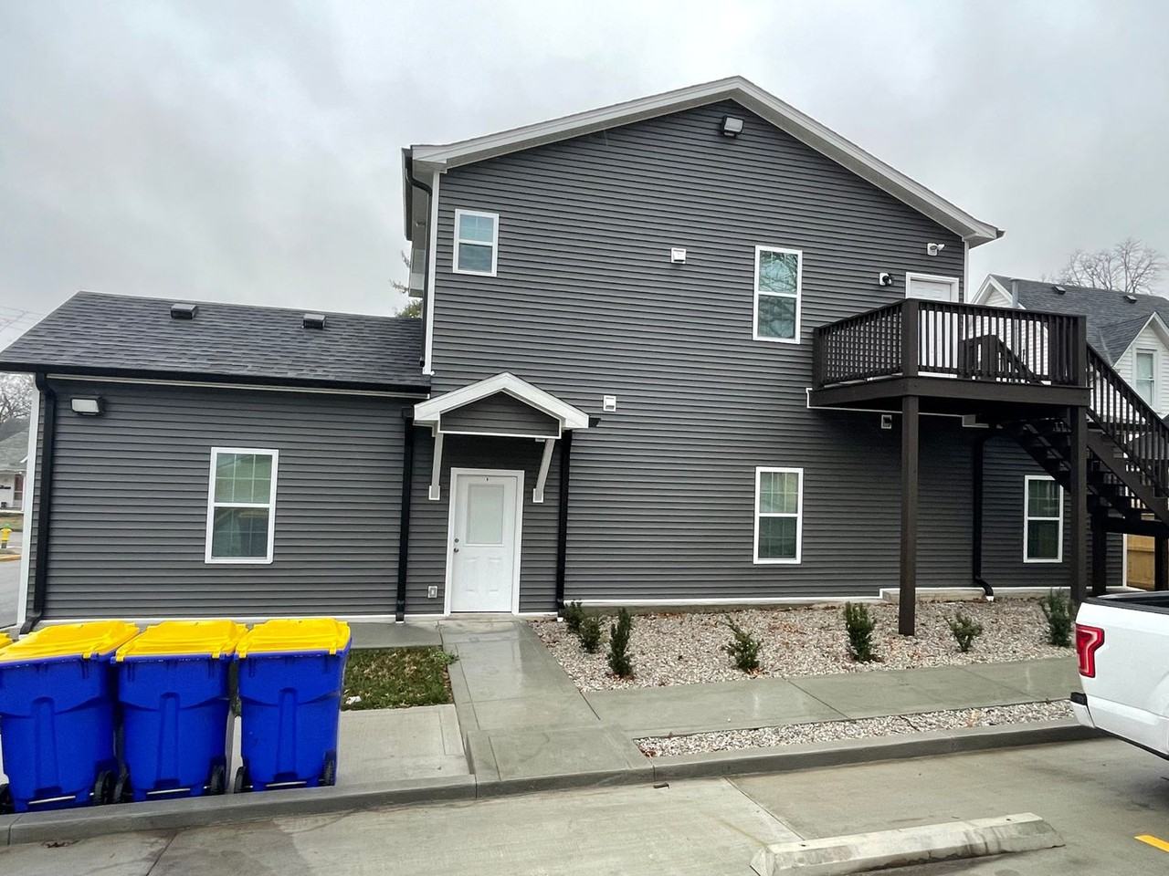 1301 Indianola St - Photo 2 of 7