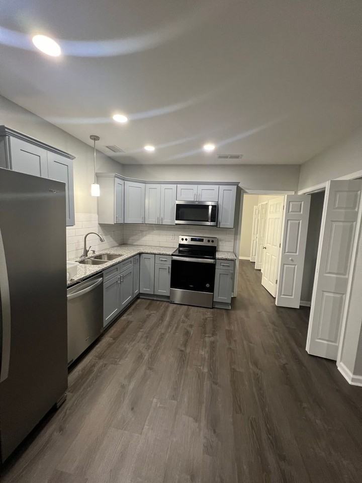 1301 Indianola St - Photo 3 of 7