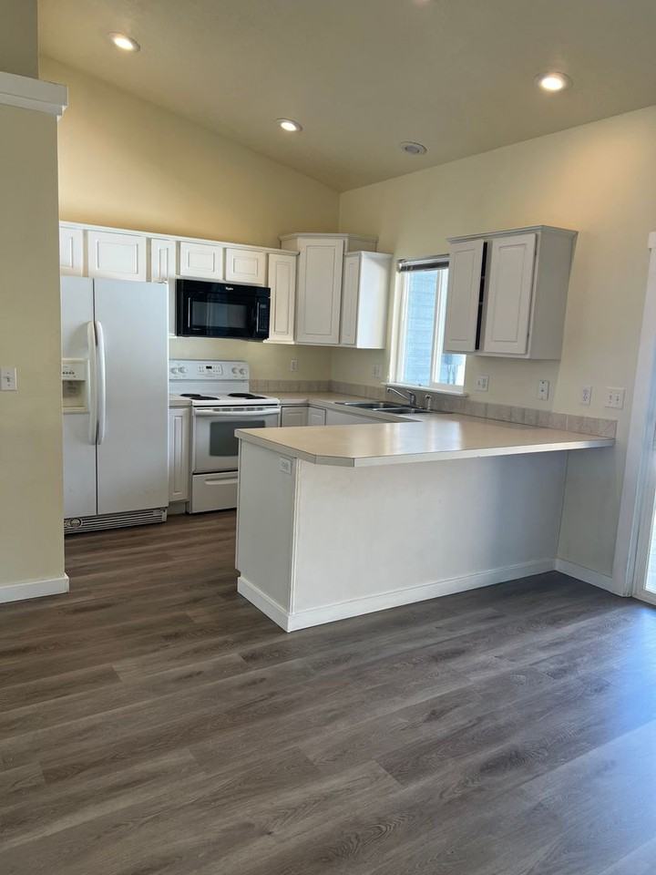 415 Augustina Ct - Photo 4 of 25